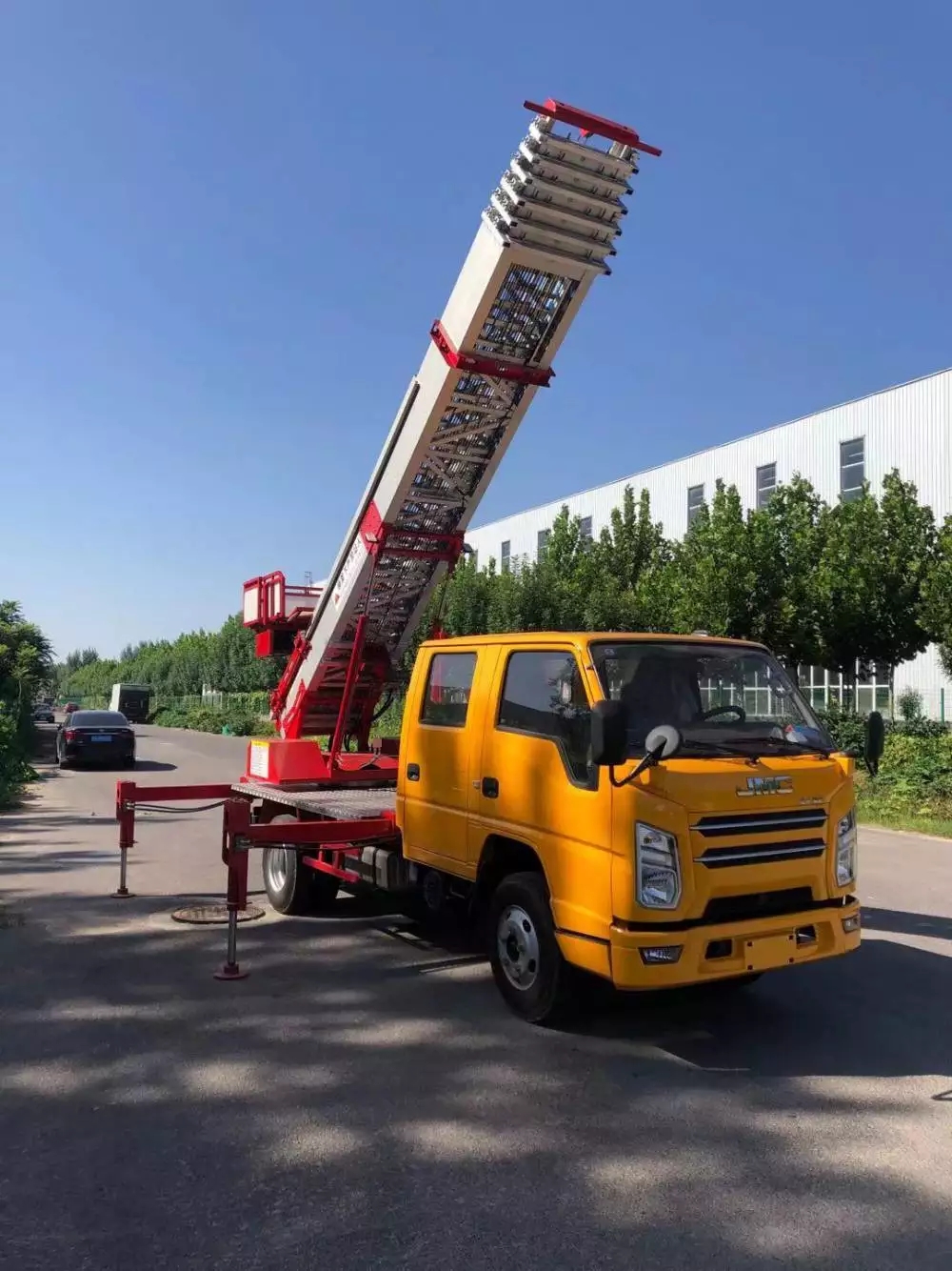 青岛附近的云梯车出租服务：轻松解决高空作业需求