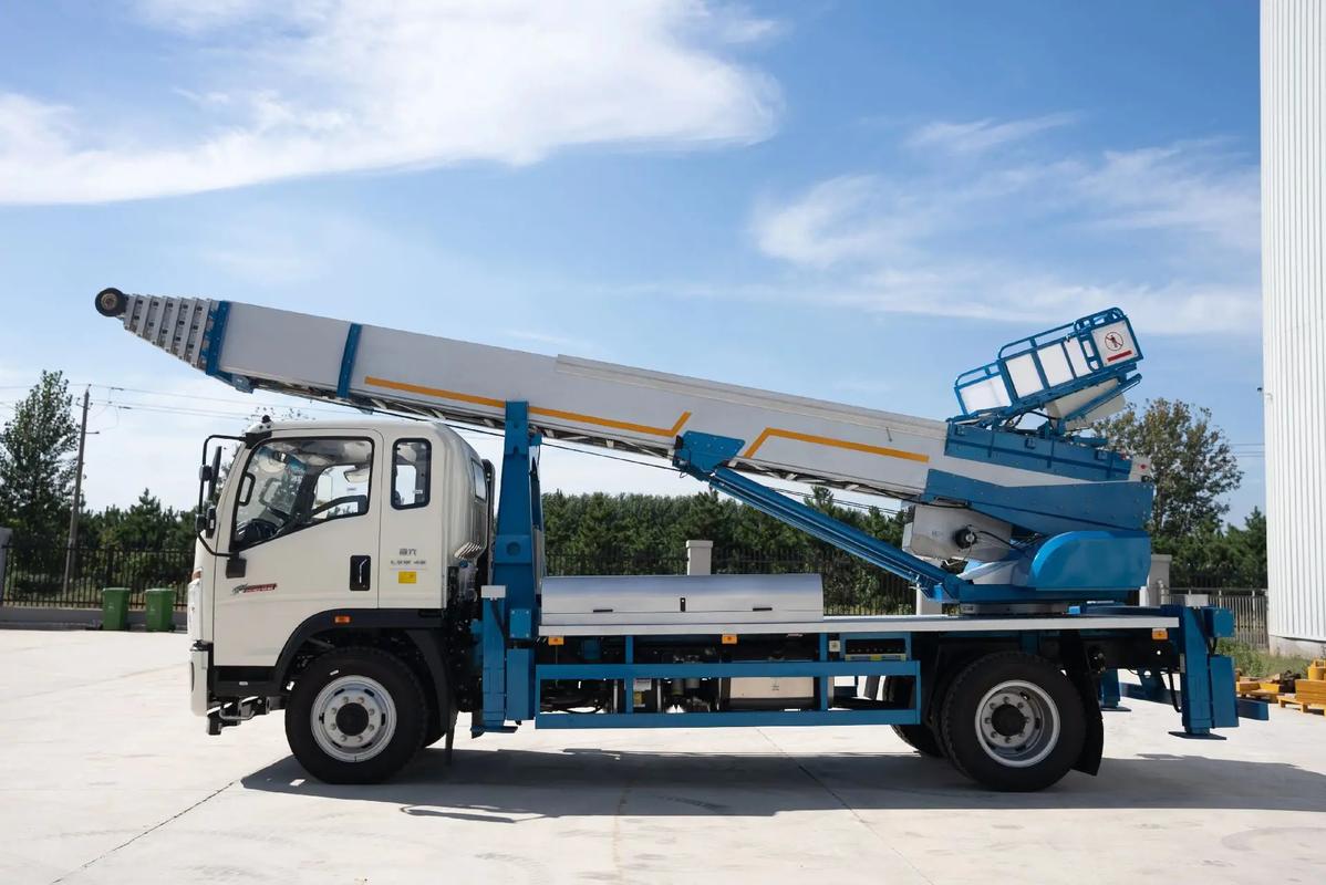 青岛云梯上料车租赁费用