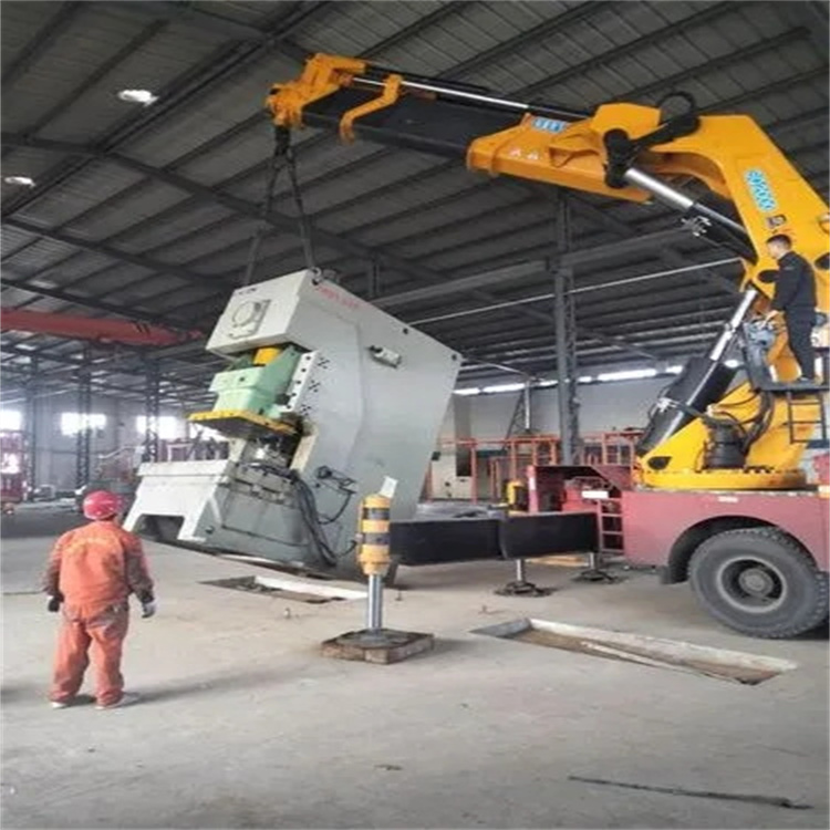 青岛80吨折臂吊车出租附近电话